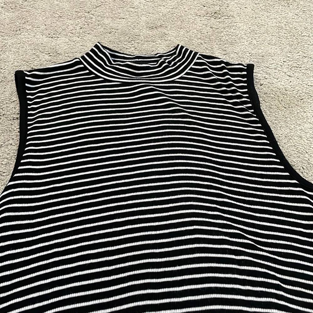 Gap black and white strapped jersey-like swing dress